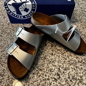 *NWT* Birkenstock Arizona Sandals, Silver, Size 39(W8,M6)